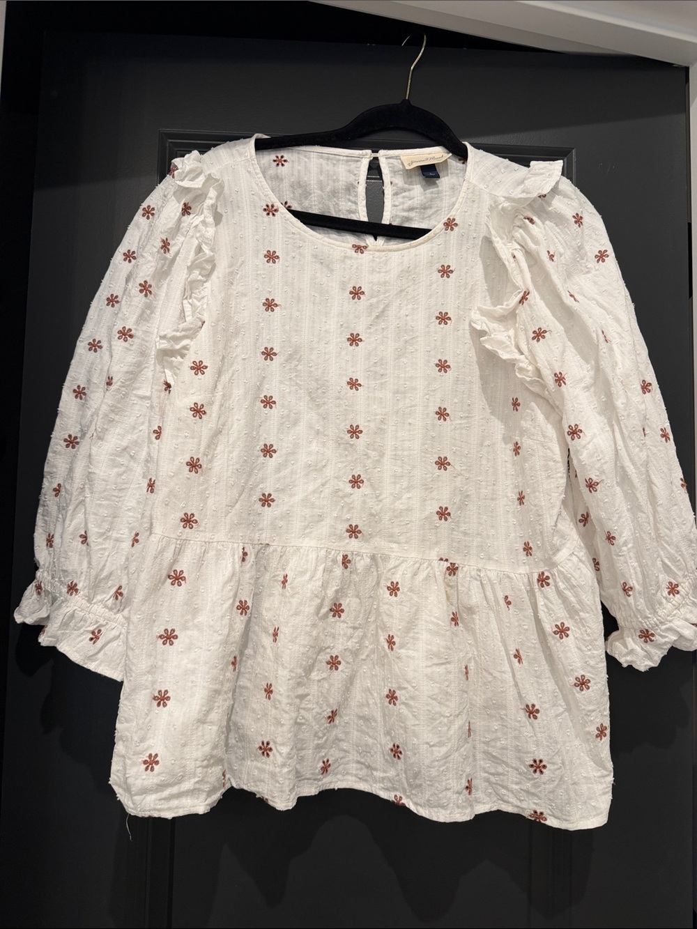 Universal Thread Women’s White Peasant Blouse with Rust Floral Embroidery